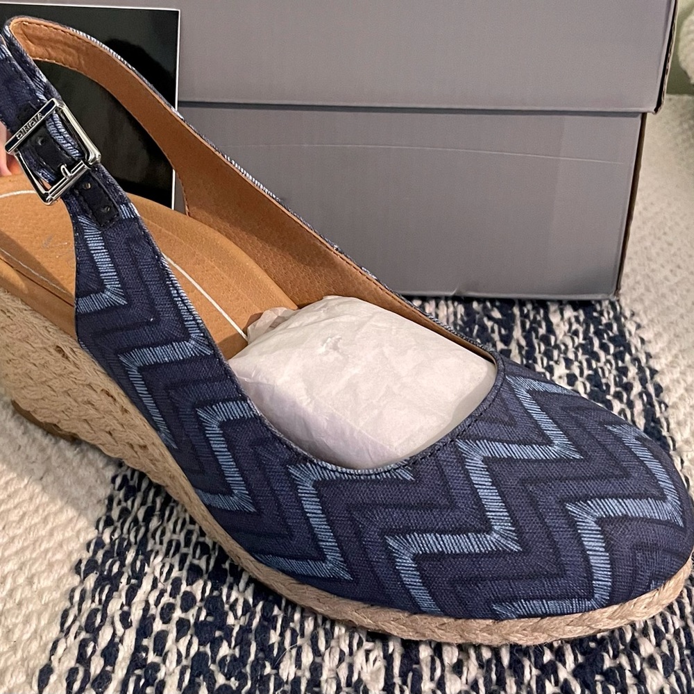 Vionic Blue Espadrilles with Zigzag Pattern